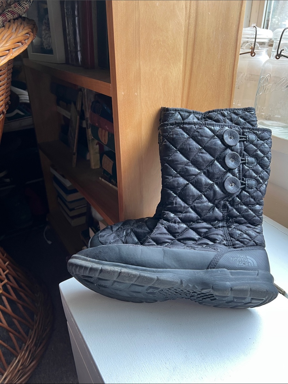The North Face Women's Black Quilted Button Winter Boots Size 9